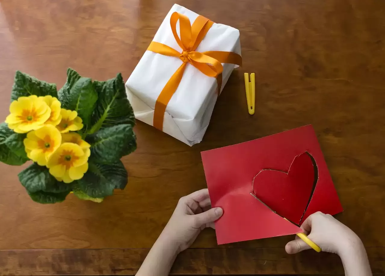 The Ultimate Valentine's Day Gift Guide: Unveiling Your Girlfriend's Wishlist for 2022